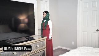 Hijab Beauty Goldie Glock Wants Some Sexy Lingerie